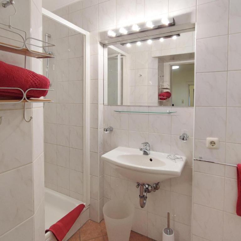 Koller, Pension Haus - Einzelzimmer mit Dusche - 2