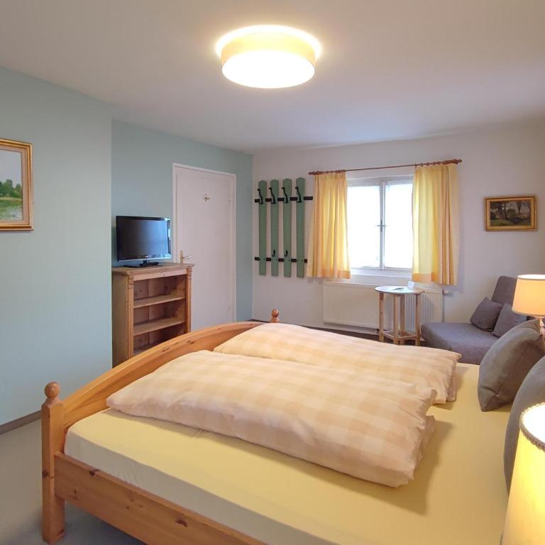 Koller, Pension Haus - Superior Doppelzimmer mit Dusche - 1