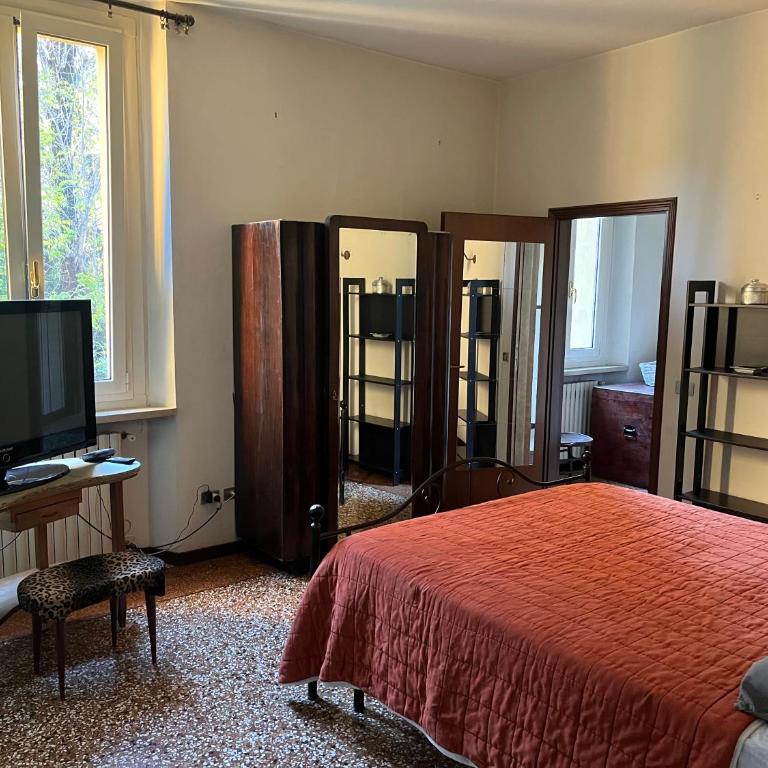 Suite 23 - Double Room with Private Bathroom - 2
