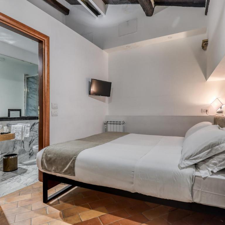 Easybnb - Luxury Navona - Camera Matrimoniale Deluxe con Vasca - 4