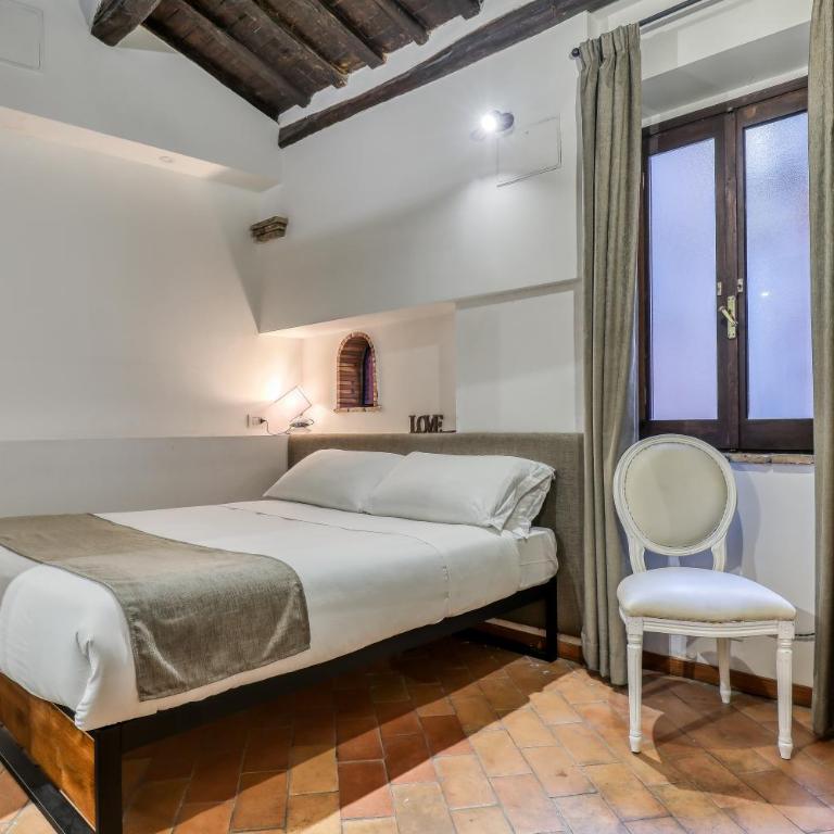 Easybnb - Luxury Navona - Camera Matrimoniale Deluxe con Vasca - 3