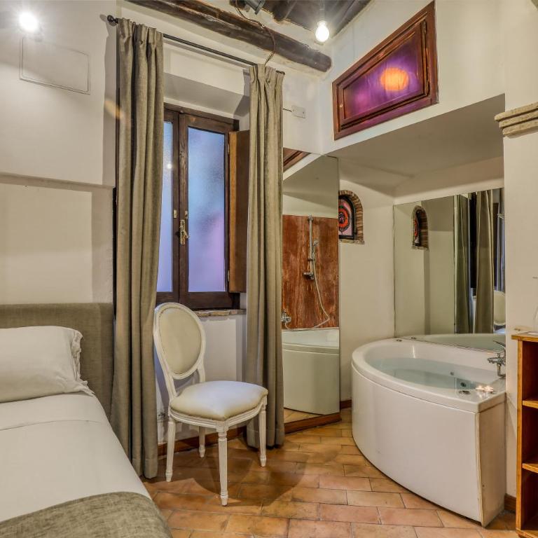 Easybnb - Luxury Navona - Camera Matrimoniale Deluxe con Vasca - 5