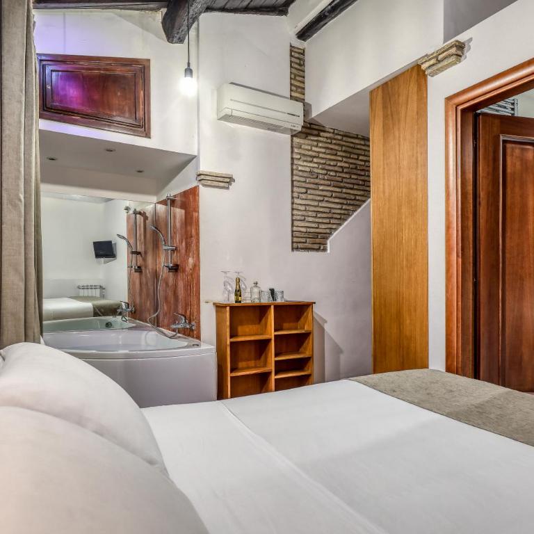 Easybnb - Luxury Navona - Camera Matrimoniale Deluxe con Vasca - 8