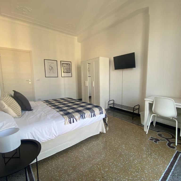 CASA AMEDEO - Camera Matrimoniale/Doppia con Letti Singoli con Bagno in Comune - 6