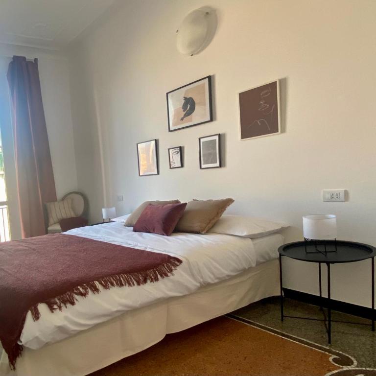 CASA AMEDEO - Camera Matrimoniale/Doppia con Letti Singoli con Bagno in Comune - 2