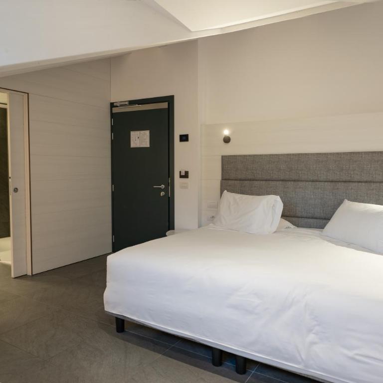 Boutique Hotel Touring - Camera Familiare Superior - 11