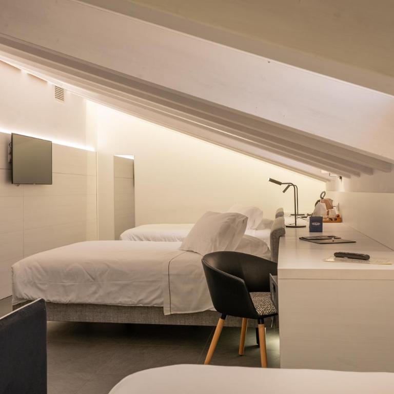 Boutique Hotel Touring - Camera Familiare Superior - 12