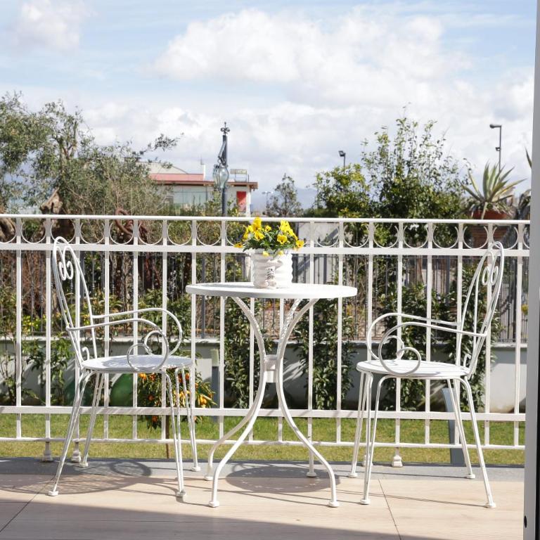 B&B Maison de Charme - Camera Matrimoniale con Vista Giardino - 9
