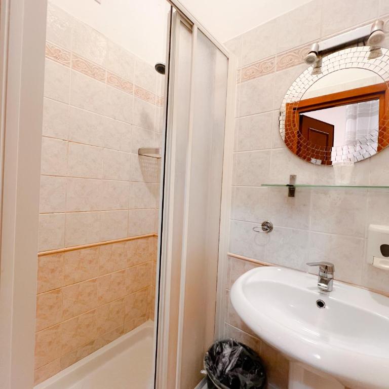 Alius and Freerome Hotel - Camera Matrimoniale Standard - 4
