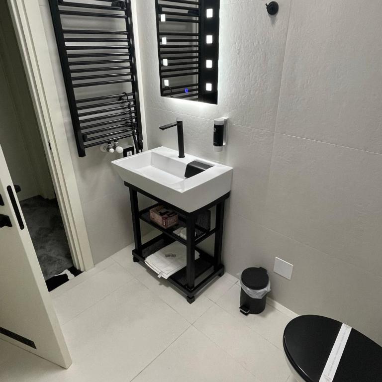 Templum apartments - Slavija square - Deluks Dvokrevetna Soba sa Bračnim Krevetom i Tušem - 2