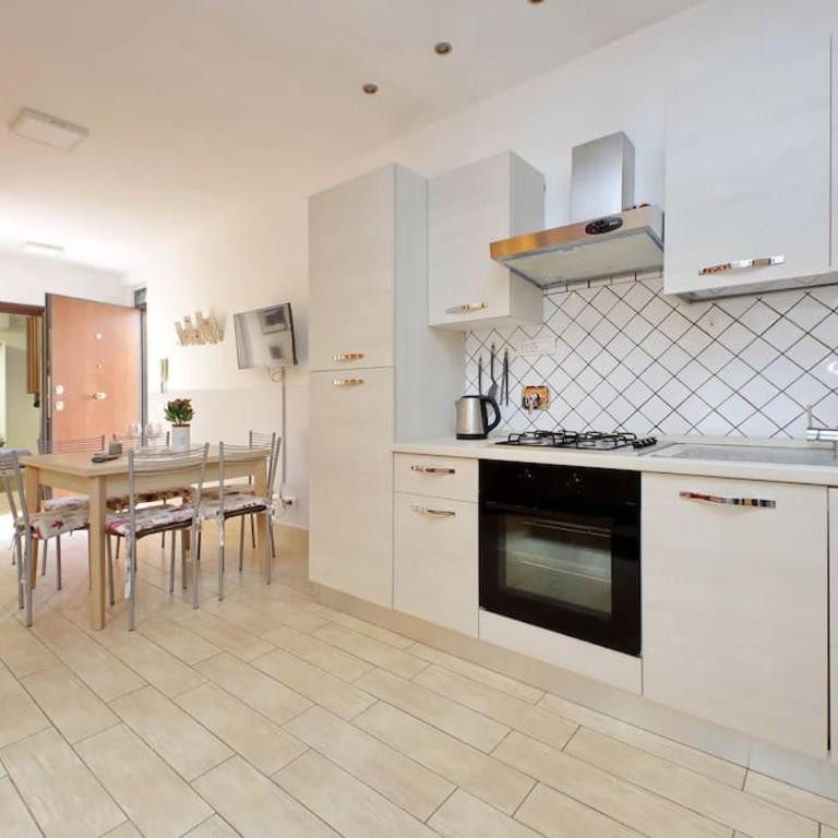 Spacious Vatican Flat with Courtyard - Appartamento con 1 Camera da Letto - 6