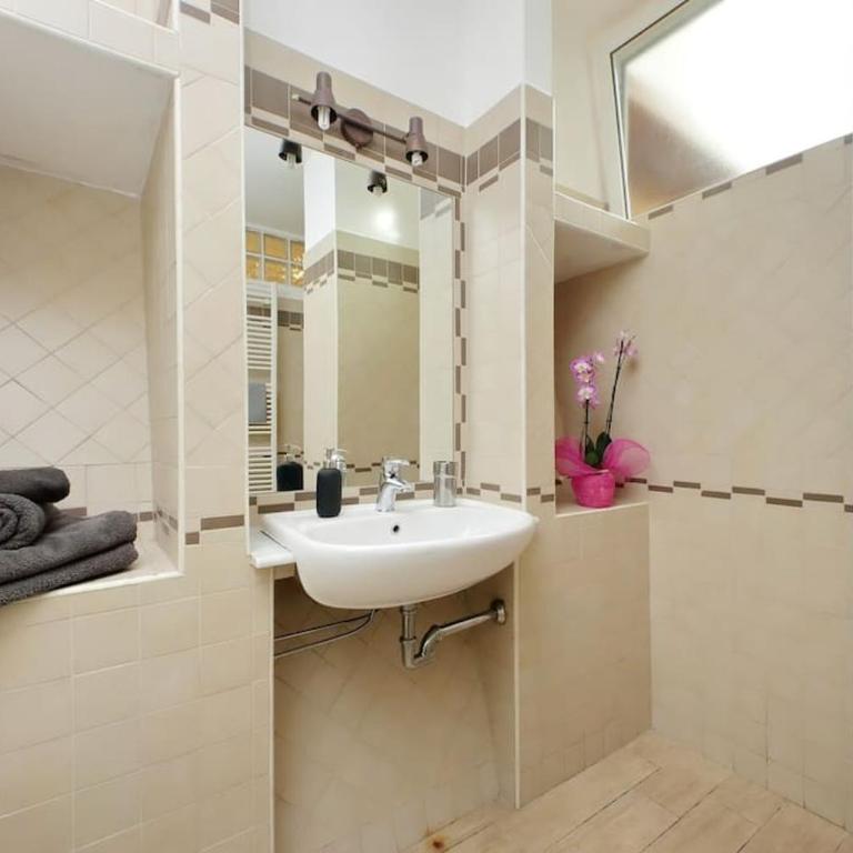 Spacious Vatican Flat with Courtyard - Appartamento con 1 Camera da Letto - 18