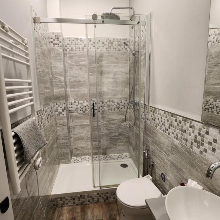 B&B BARBERA - Camera Matrimoniale/Doppia con Letti Singoli con Bagno Privato - 3
