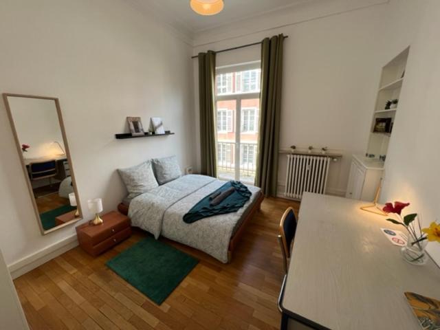 Chambres privées -Private room- dans un spacieux appartement - 100m2 centre proche gare - Chambre Double Deluxe avec Balcon - 3