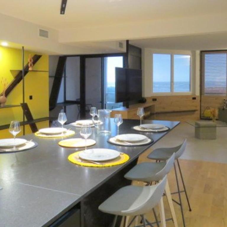 Appartement luxueux climatisé avec superbe vue et parking sécurisé - FR-1-696-1 - Appartement - 3