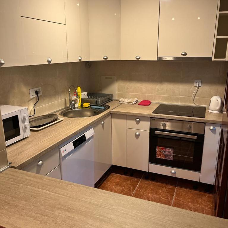 Happyland family home - Three-Bedroom Apartment - 16
