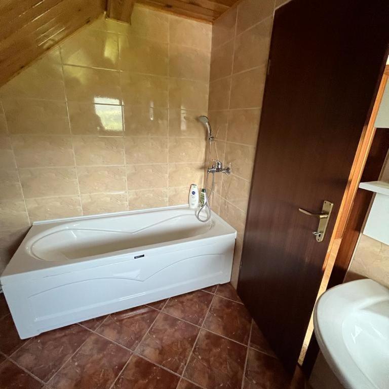 Happyland family home - Three-Bedroom Apartment - 11
