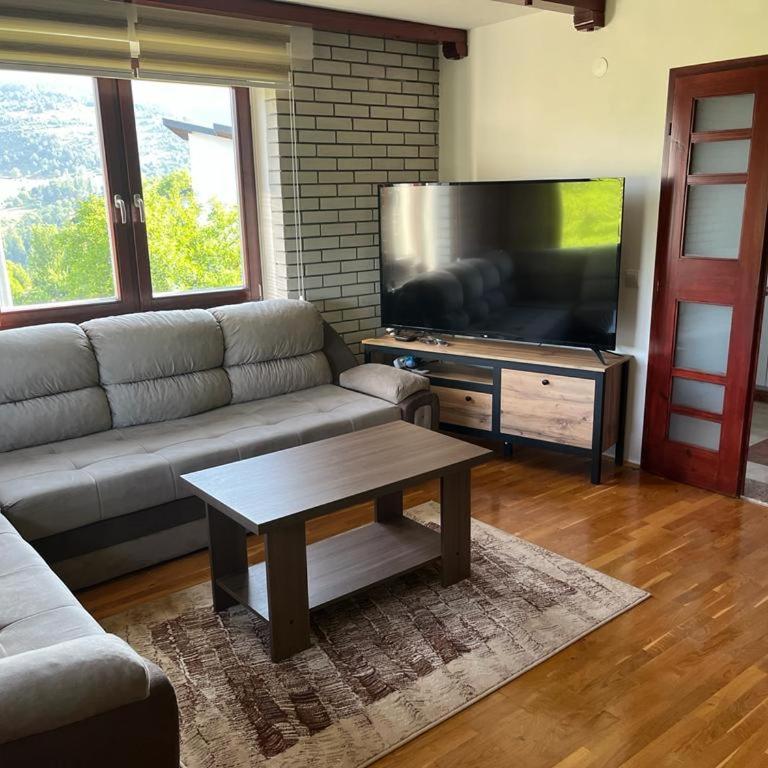 Happyland family home - Three-Bedroom Apartment - 25