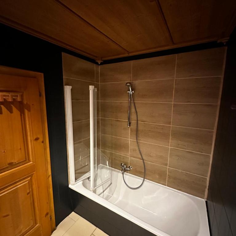 Brenners Dorfstube - Apartamento con balcón - 11