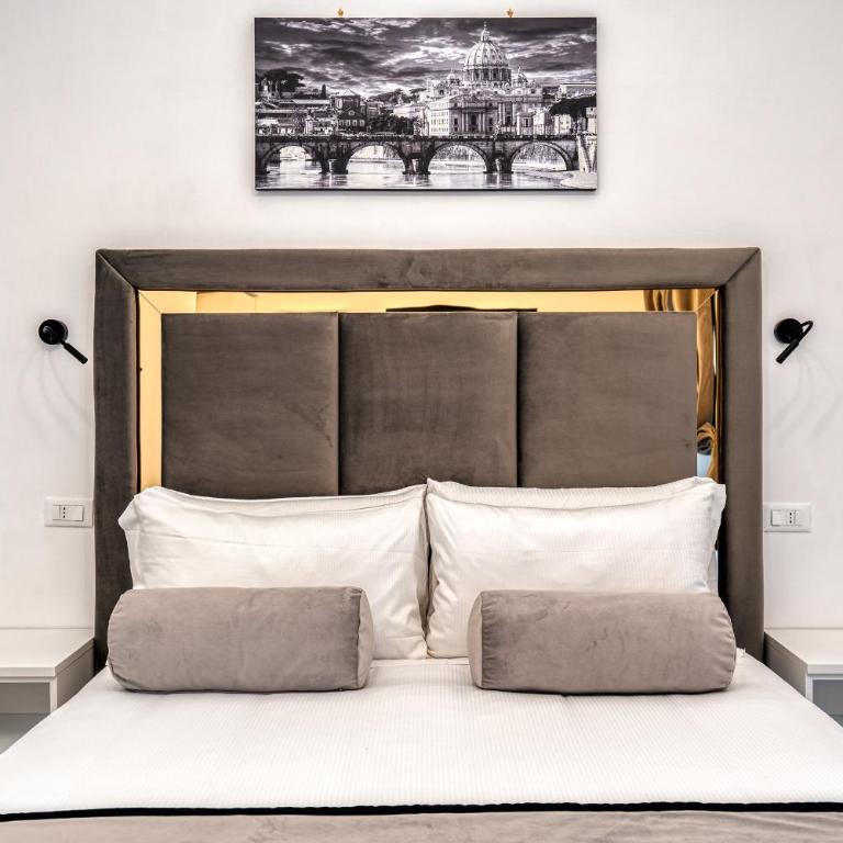 Imperial Rhome Guest House - King Room with Balcony - 2