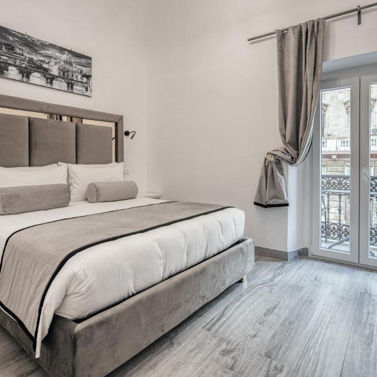 Imperial Rhome Guest House - King Room with Balcony - 1