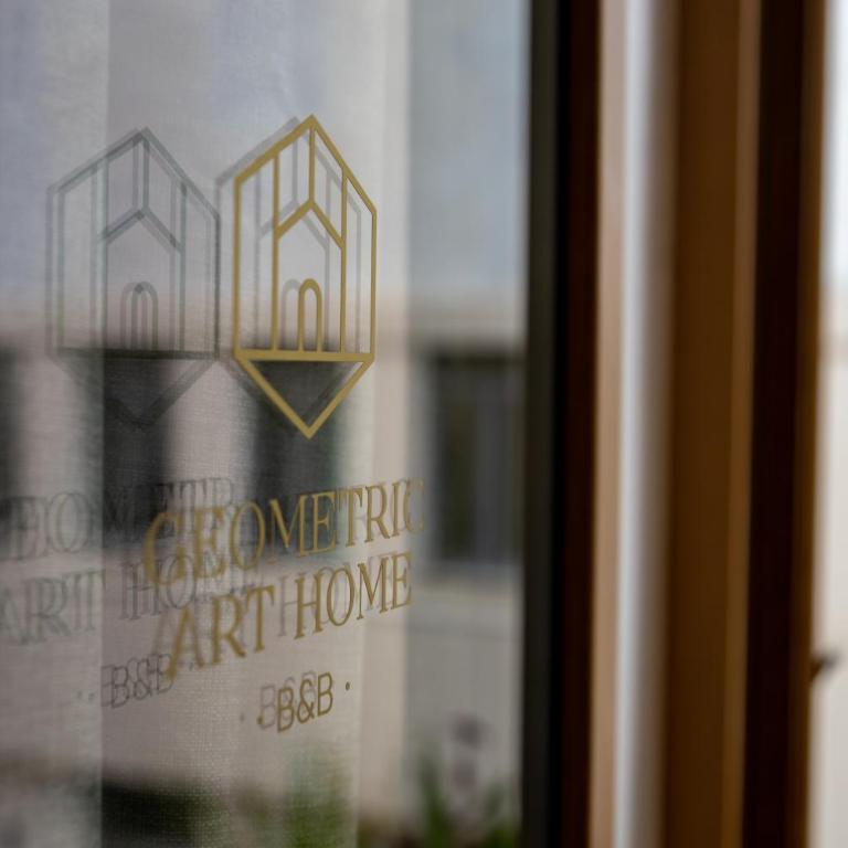 Geometric Art Home - Camera Matrimoniale con Balcone - 10