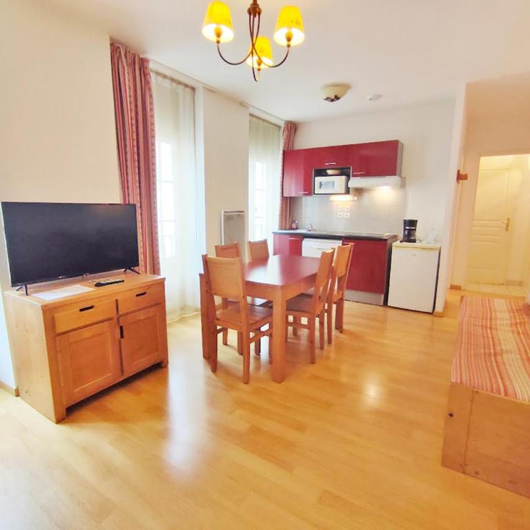 Ostal, T3, centre Luchon, wifi, casier à skis, ascenseur, 6 personnes - Appartement 2 Chambres - 1