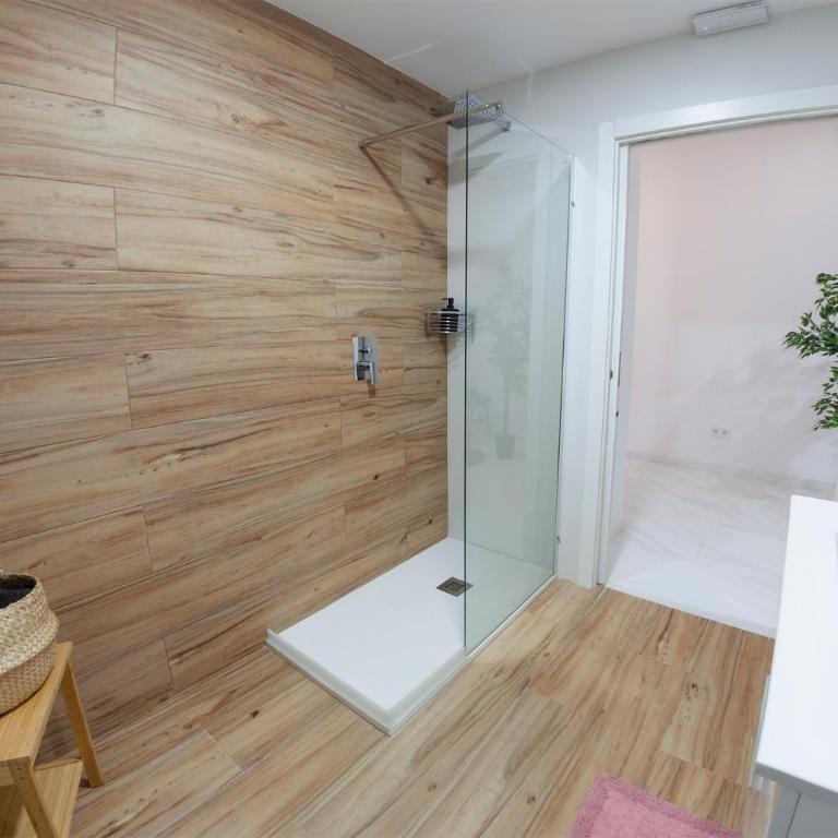 Digital Nomad Retreat 2 -Great Location Near Metro - One-Bedroom Apartment - 14