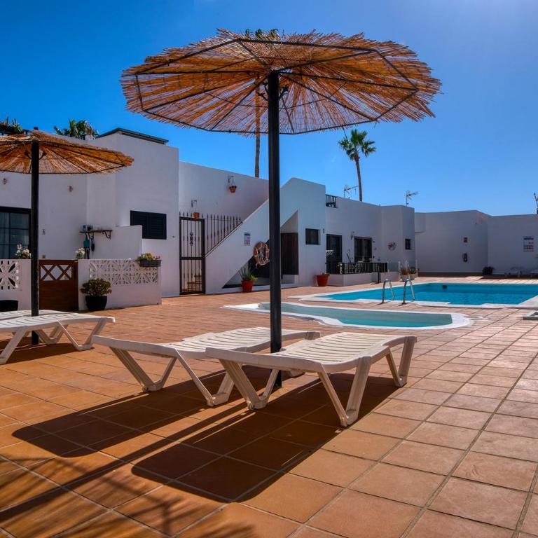 Sea Waves Lanzarote- 500m from Playa Grande, Pool and Terrace By Lanzarote Vacation Homes - Casa - 2