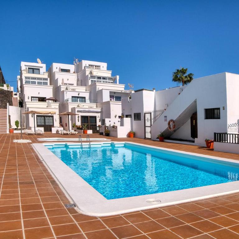 Sea Waves Lanzarote- 500m from Playa Grande, Pool and Terrace By Lanzarote Vacation Homes - Casa - 3