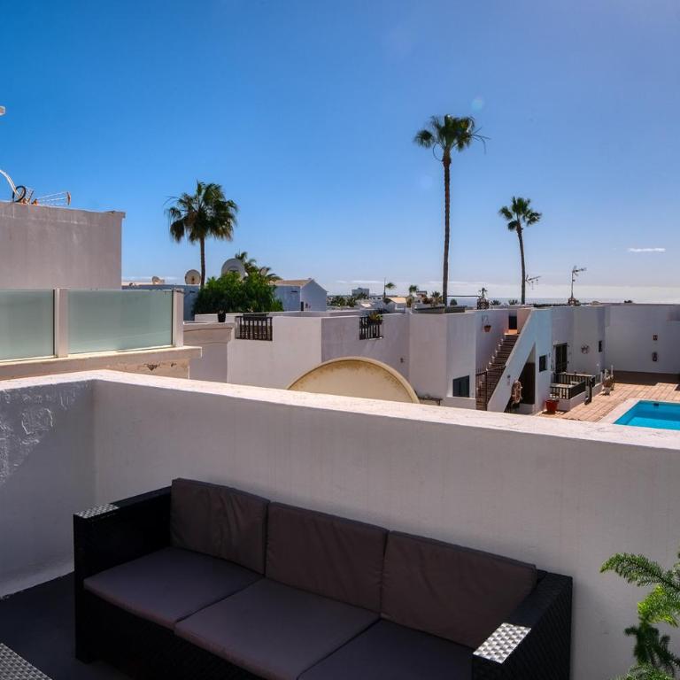 Sea Waves Lanzarote- 500m from Playa Grande, Pool and Terrace By Lanzarote Vacation Homes - Casa - 5