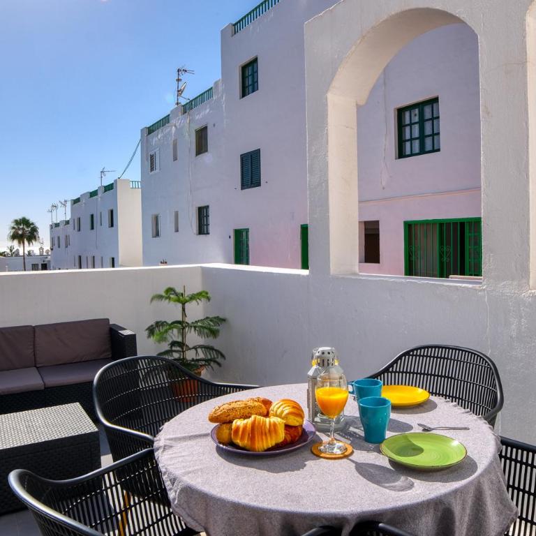 Sea Waves Lanzarote- 500m from Playa Grande, Pool and Terrace By Lanzarote Vacation Homes - Casa - 4