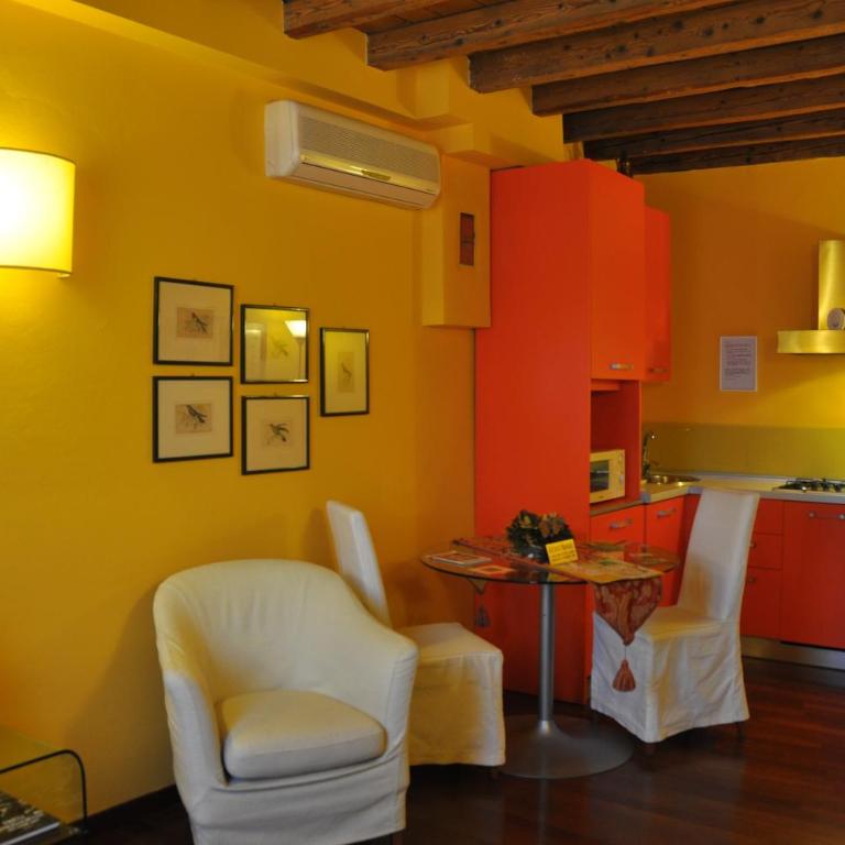 Piazza Nova Guest House - Camera Deluxe Matrimoniale/Doppia con Letti Singoli - 9