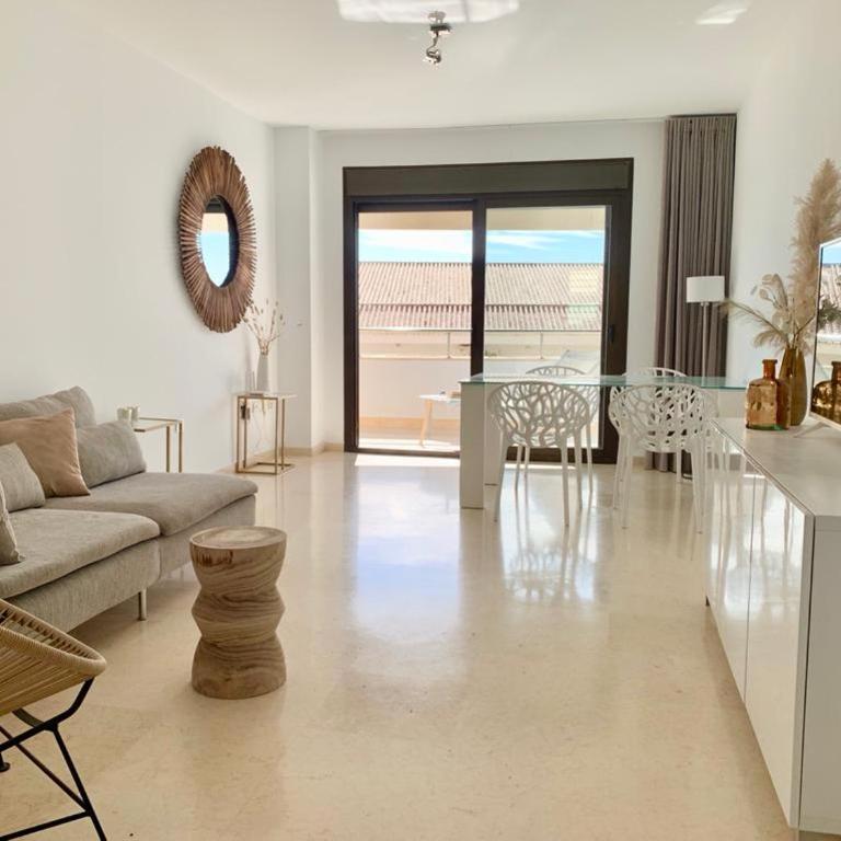 Precioso piso con magnifica vista cerca playa - Two-Bedroom Apartment with Sea View - 2