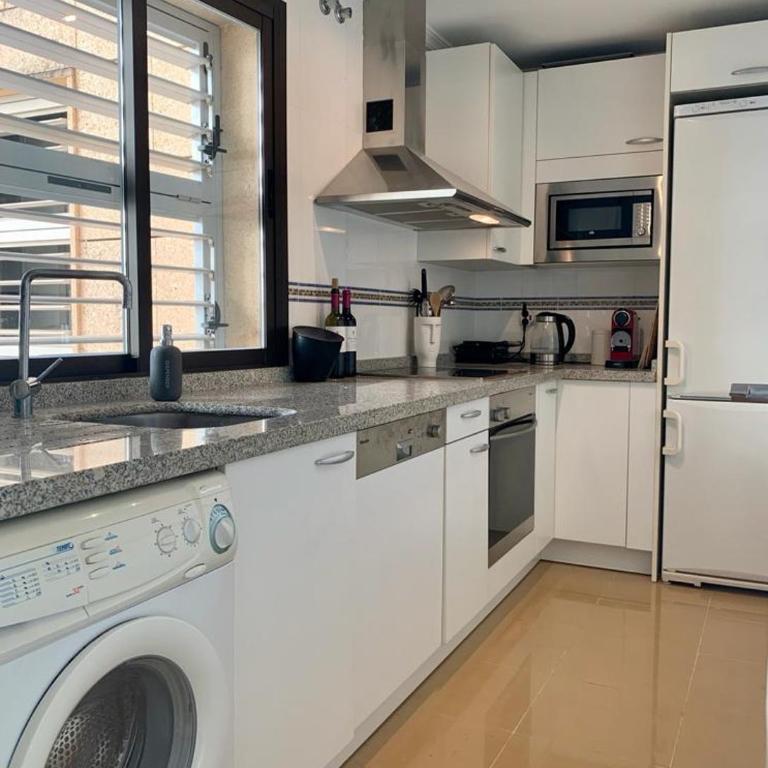Precioso piso con magnifica vista cerca playa - Two-Bedroom Apartment with Sea View - 8