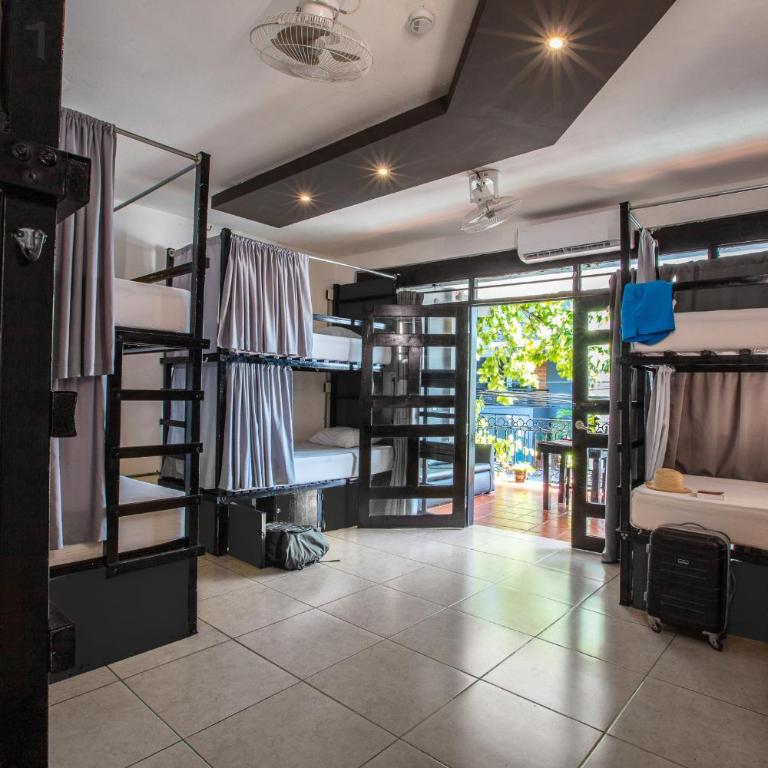 Che Playa Hostel & Bar Adults Only - Bed in 10-Bed Mixed Dormitory Room - 11