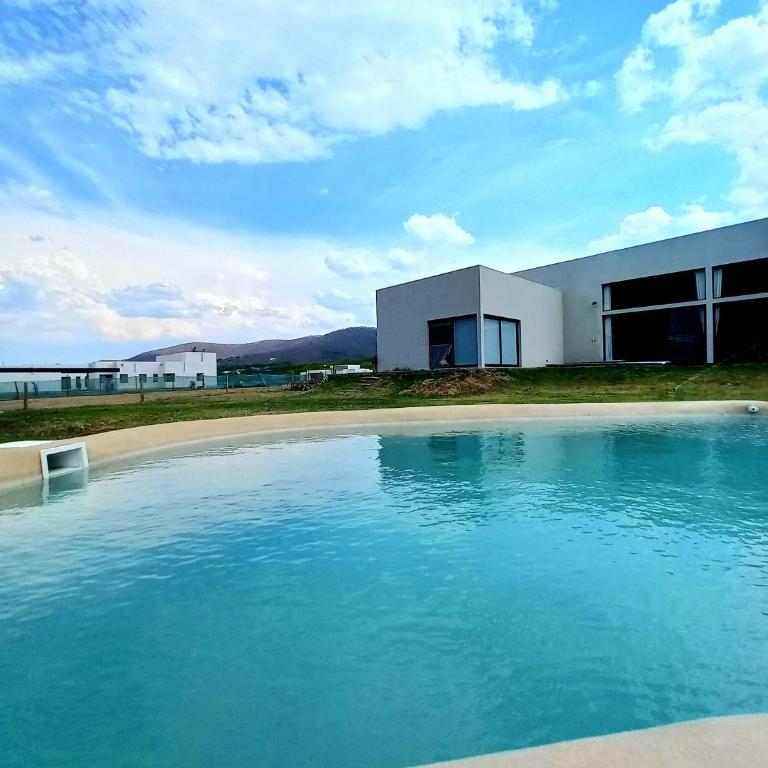 Naturaleza y tranquilidad - Casa Unifamiliar de 3 dormitorios - 1