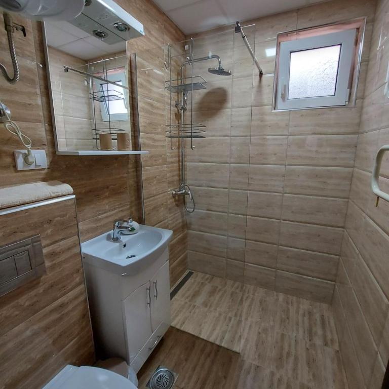 Apartmani Borova Iglica Divčibare - Deluks Dvokrevetna Soba sa Bračnim Krevetom/Zasebnim Krevetima i Pogledom na Planinu - 26