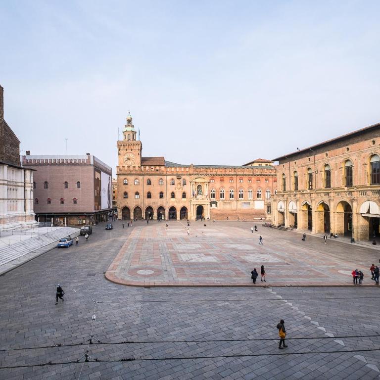 Urbanicooh Garisenda - Piazza Maggiore View - Three-Bedroom Apartment - 31