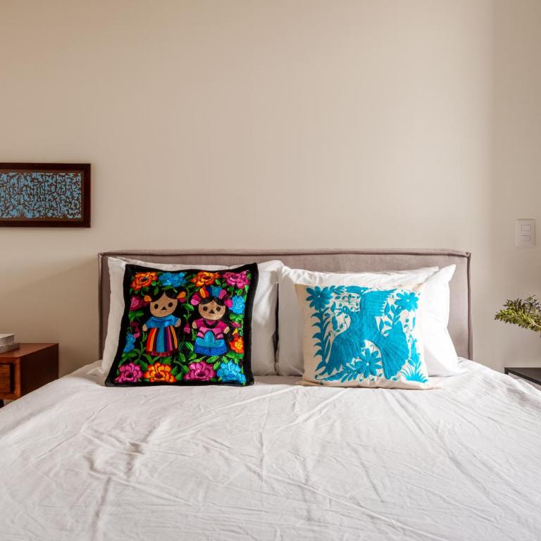 Alcazar Apartments - Apartment with Balcony - 17