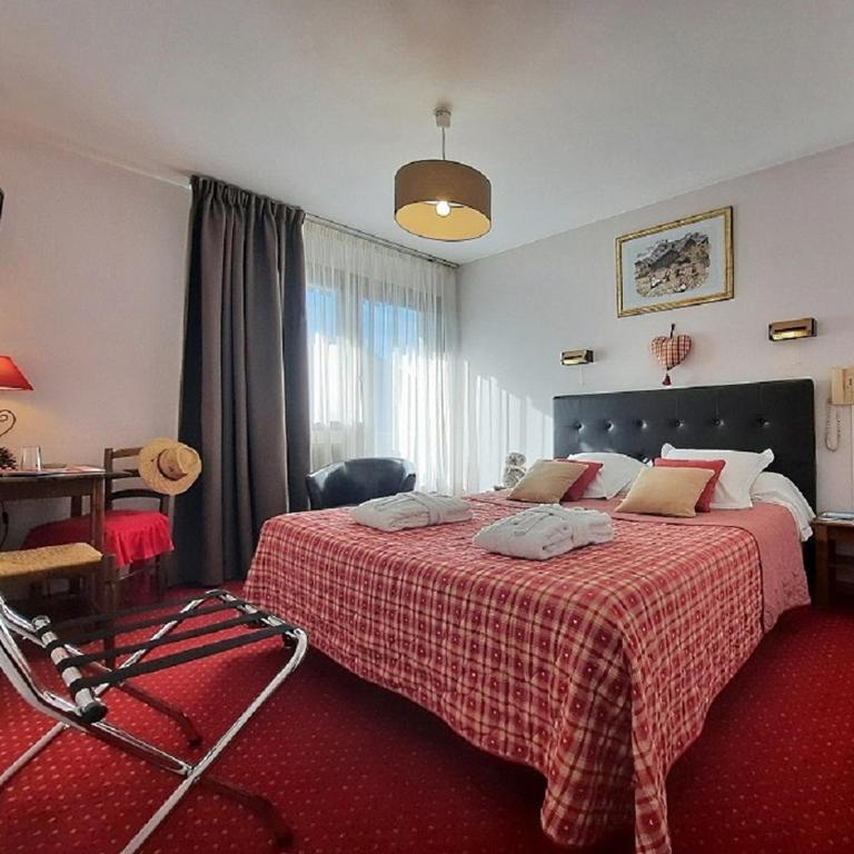 Hôtel Les Triolets - Chambre Double Orientée au Sud - 7