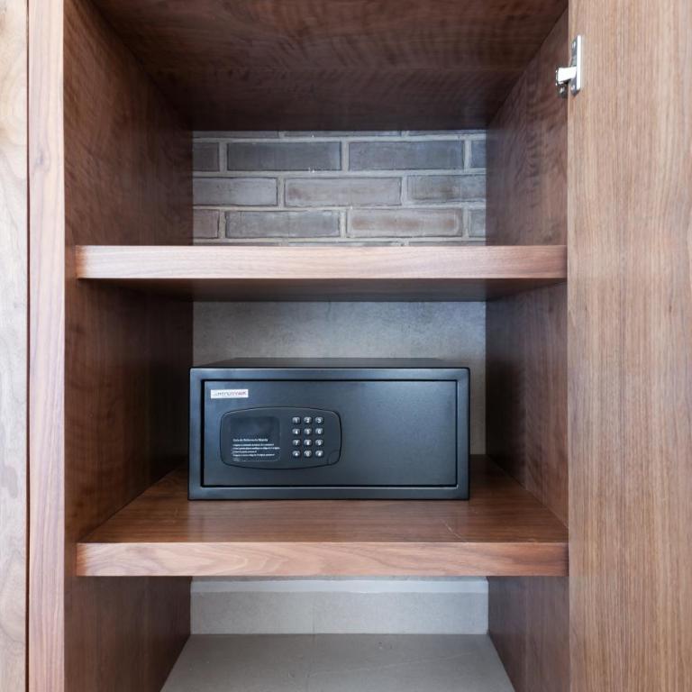 Alcazar Apartments - Studio Apartment - 20