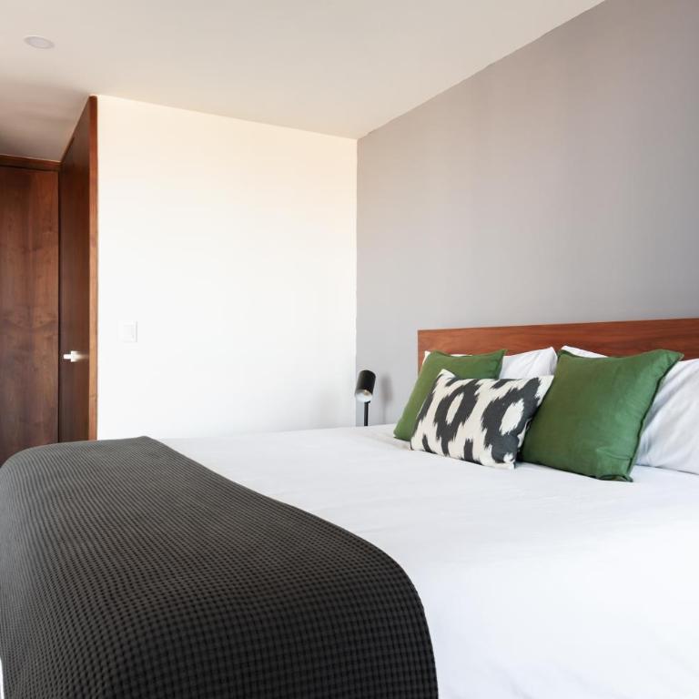 Alcazar Apartments - Studio Apartment - 17