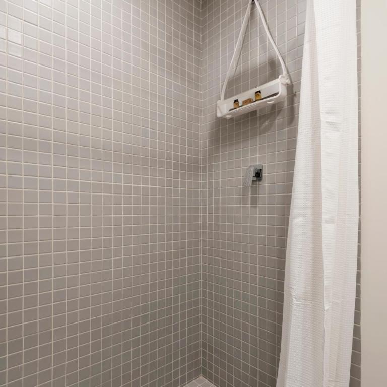 Alcazar Apartments - Studio Apartment - 25