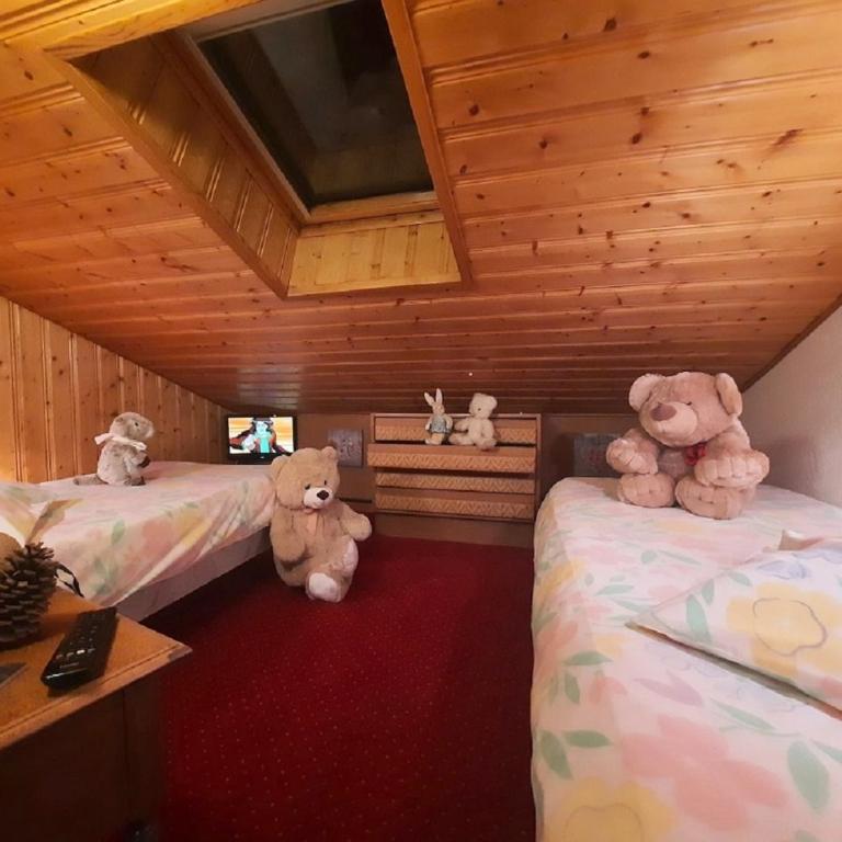 Hôtel Les Triolets - Chambre Familiale (2 Adultes et 2 Enfants) - 9