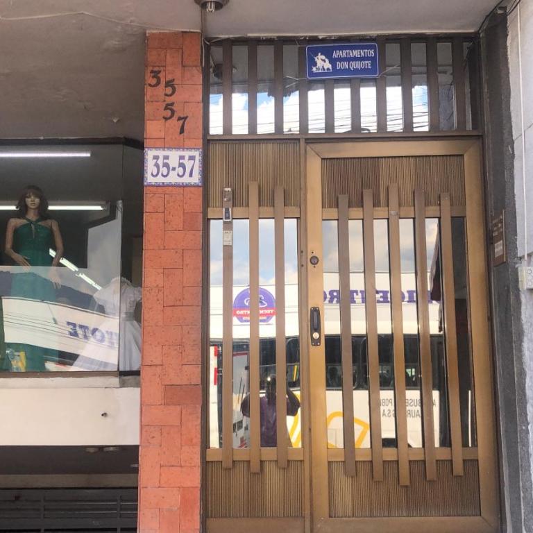 Apartamento cómodo en laureles, grande , céntrico , bien ubicado Apto303 - Apartment - 68