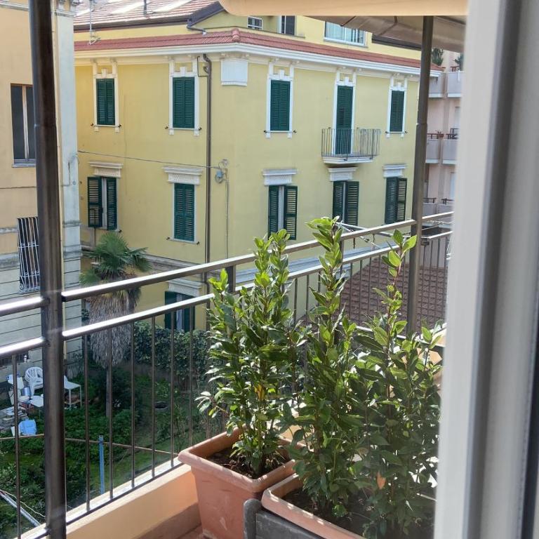 Civico 28 - Camera Matrimoniale con Balcone - 2