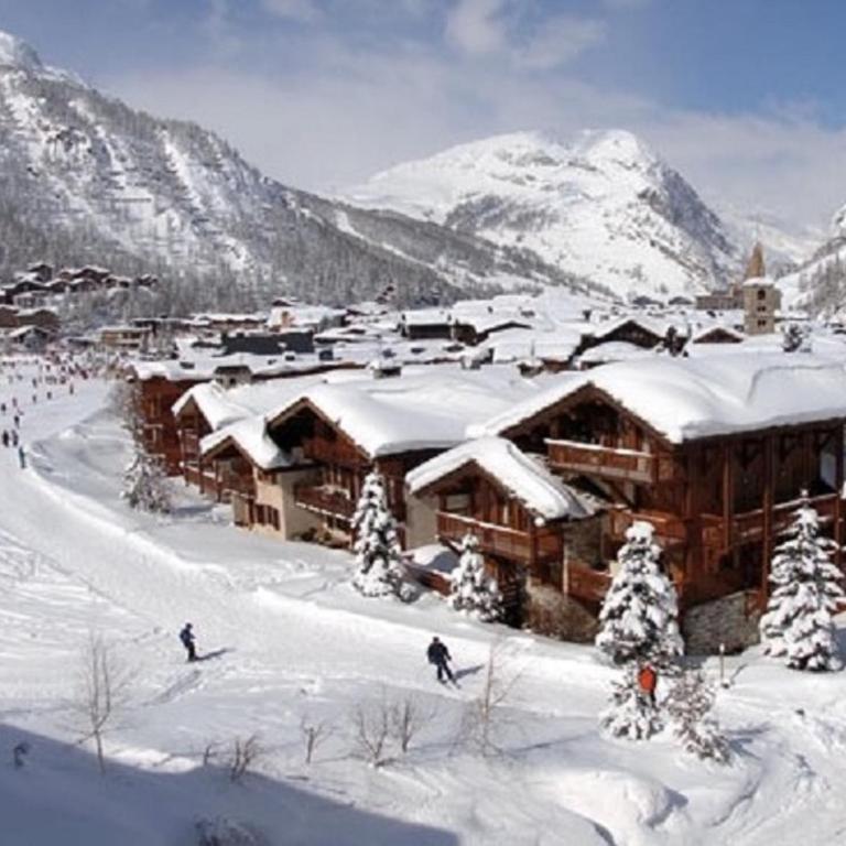 Appartement-chalet de standing avec cheminée et hammam, idéalement situé sur le front de neige de Val d'Isère - FR-1-694-9 - Appartement - 2
