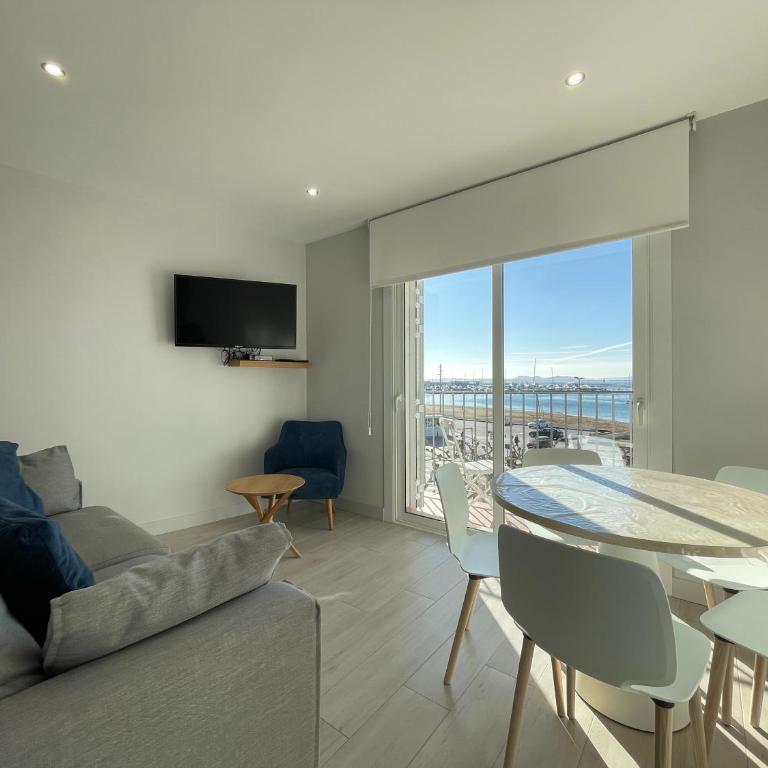 Apartaments Voramar Roses - Apartment with Sea View - 13