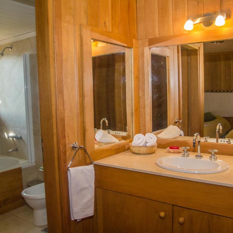 Nepenpiren - Five-Bedroom House - 16